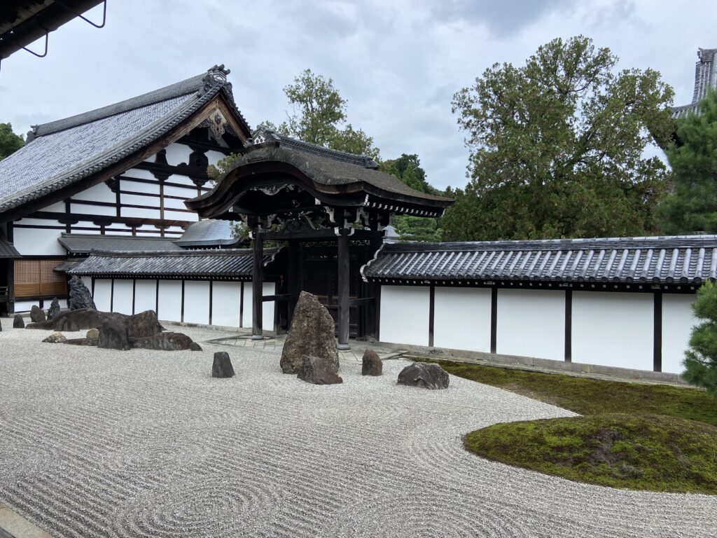 Hidden huge zen temple, Tofukuji temple in Kyoto!