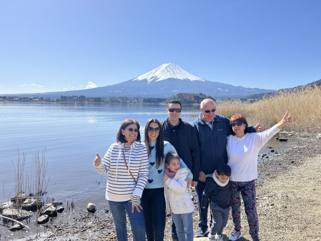 3 generations enjoyed Mt.Fuji,5 storied pagoda,Lake Kawaguchiko ...