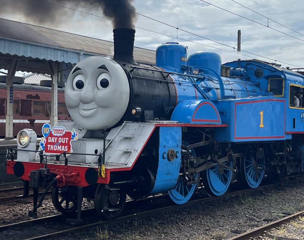 Thomas the tank engine Locomotive is running in Japan! - TOKYO travel TIPS