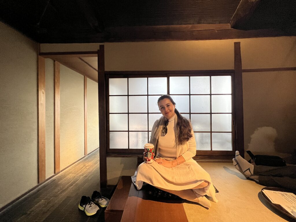 Kyoto tour, Yasaka 5 storied pagoda, Kyoto Starbucks, Kiyomizu temple ...